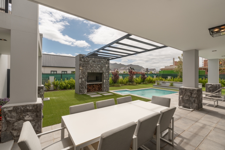 5 Bedroom Property for Sale in Val De Vie Estate Western Cape